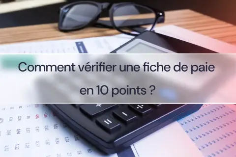 Lunettes et calculatrice sur des documents financiers. Apprenez à vérifier votre fiche de paie gratuitement en 10 points.