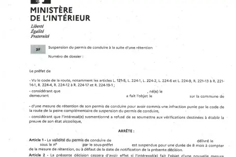 Décision du ministère de l'Intérieur concernant la suspension du permis de conduire suite à une rétention, mentionnant un vice de procédure.